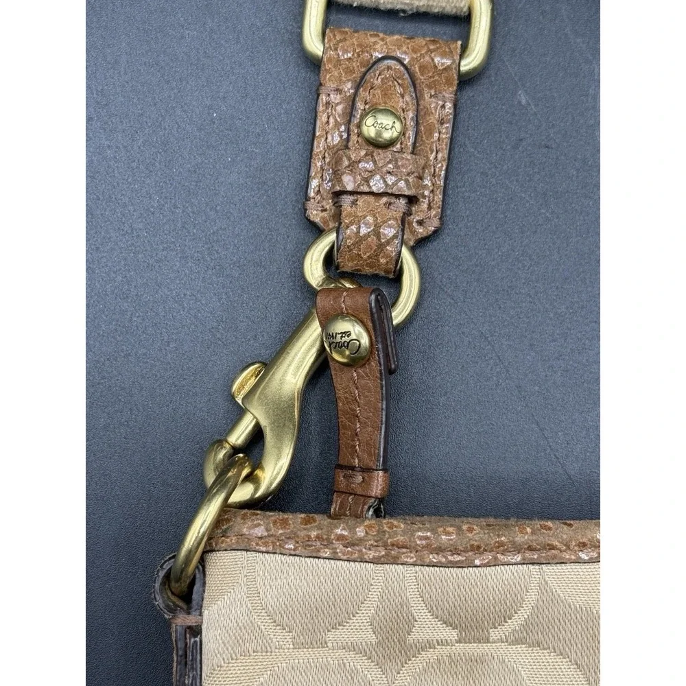 Coach peyton signature